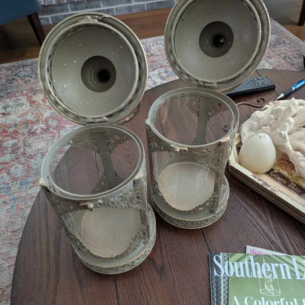 Elegant Gold Lantern Accents for Sophisticated Decor
